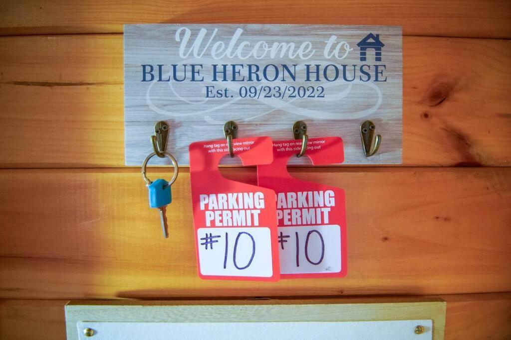 Charming Lakeview Cabin Near Geneva-On-The-Lake! アシュタビューラ エクステリア 写真