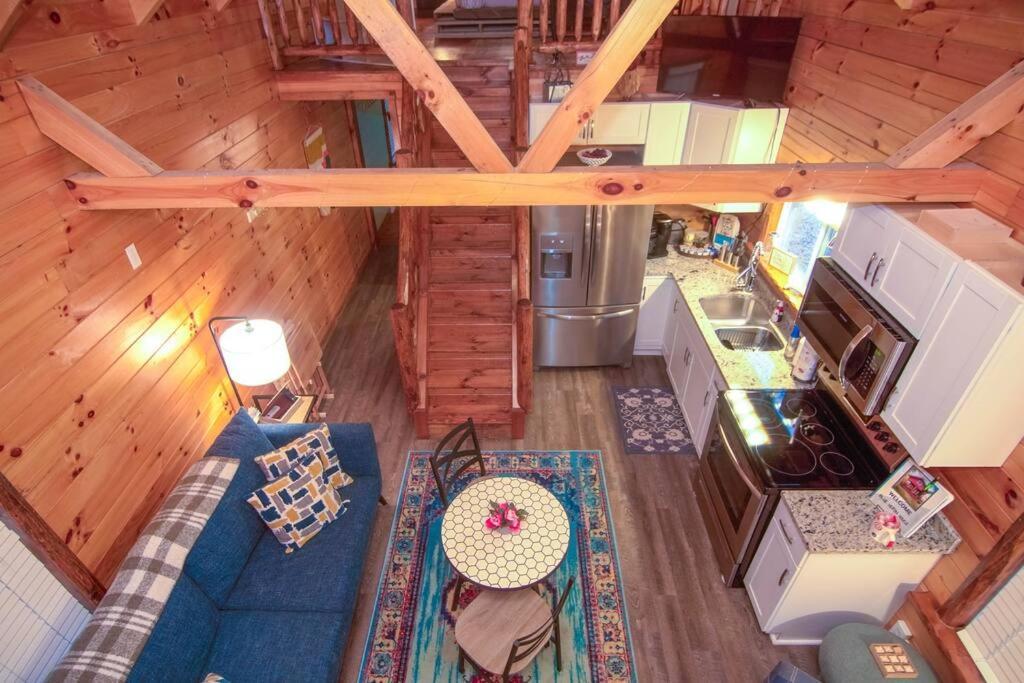 Charming Lakeview Cabin Near Geneva-On-The-Lake! アシュタビューラ エクステリア 写真
