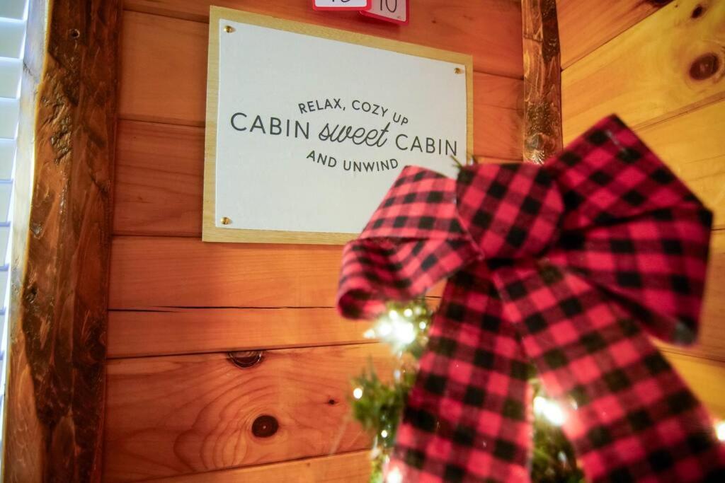 Charming Lakeview Cabin Near Geneva-On-The-Lake! アシュタビューラ エクステリア 写真