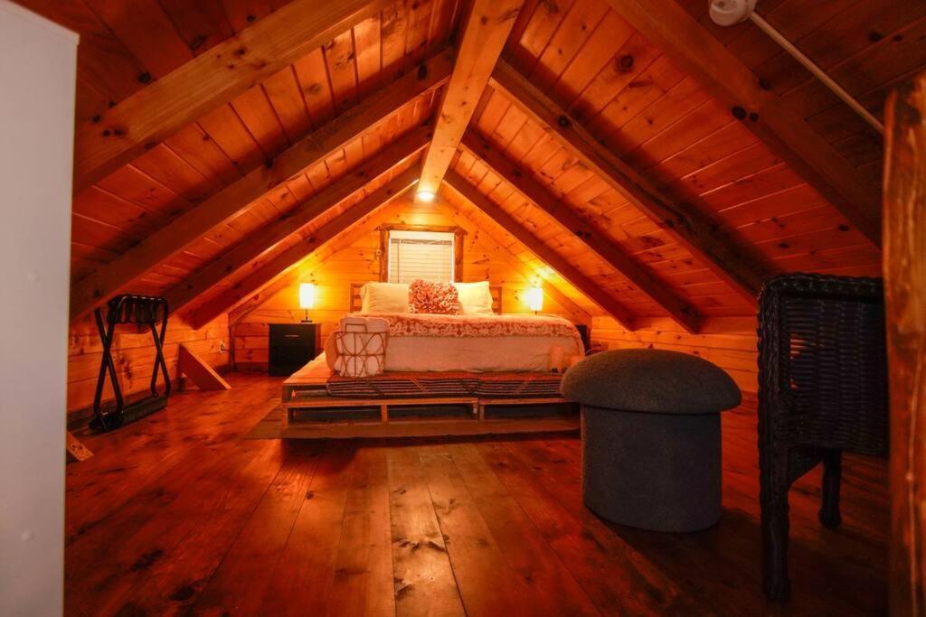 Charming Lakeview Cabin Near Geneva-On-The-Lake! アシュタビューラ エクステリア 写真