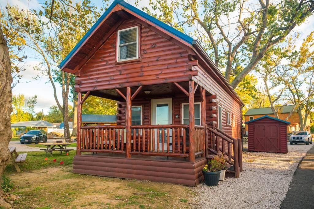 Charming Lakeview Cabin Near Geneva-On-The-Lake! アシュタビューラ エクステリア 写真
